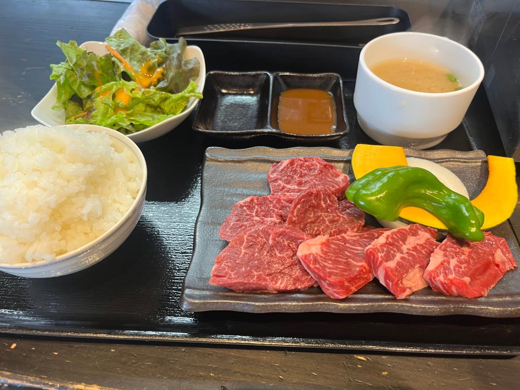 お店近くでランチ