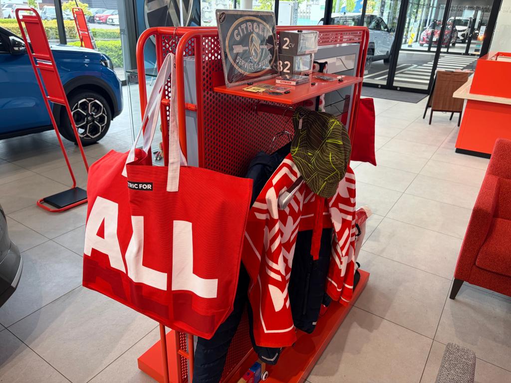 新作グッズ入荷しております🐻